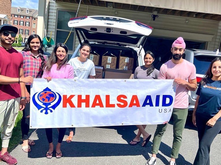 KhalsaAidUSA's tweet photo. Khalsa Aid DMV (DC- Maryland- Virginia) partnered with Dulles South Food Pantry (DSFP) to provide 250+ snack packs, as part of our nationwide back-to-school drive, for local kids of families in need.
#backtoschool #snackpacks #volunteers #dmv #khalsaaidusa #khalsaaid https://t.co/eDdHw7BZwG