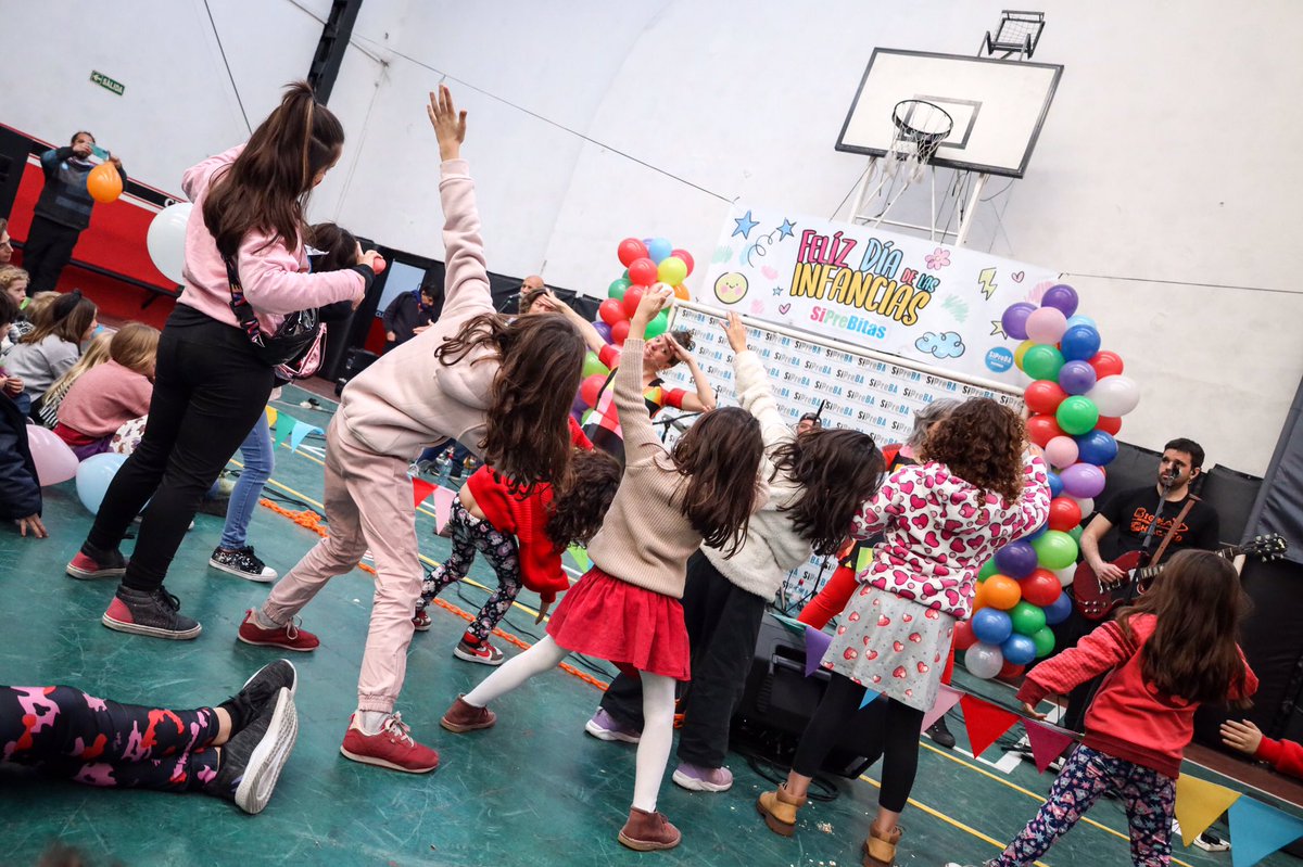 sipreba's tweet photo. Así fue… 
🎉 #LaFiestaDelSiPreBA 
🎈 Edición #SiPreBitas

¡Gracias por compartir y celebrar entre todes! 

🤹🏽Feliz #DiaDeLasInfancias 🎊 https://t.co/4GppT5j7DD