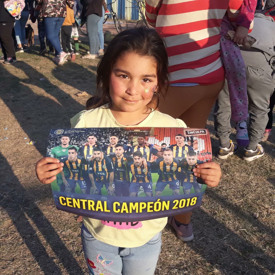 CARCSocial's tweet photo. Compartimos la tarde con canallitas de la zona que se divirtieron pintando dibujos, saltando en los juegos y merendando galletitas y golosinas.

Además hicimos sorteos de juguetes y regalamos posters.

#CARCSocial https://t.co/hgMofn752r
