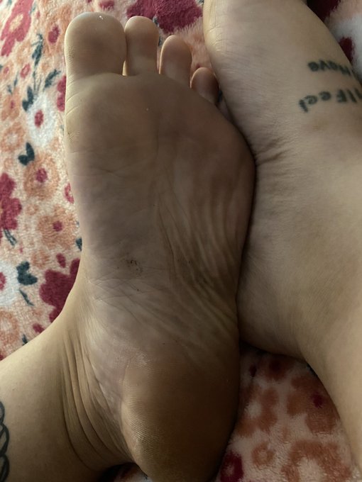 Who likes dirty, filthy, stinking feet? 😈 https://t.co/ItAM2wg4vQ<a href="/tag/bbw"class="tags"><span>#bbw</span></a><a href="/tag/wagonwednesday"class="tags"><span>#wagonwednesday</span></a><a href="/tag/sellingcontent"class="tags"><span>#sellingcontent</span></a><a href="/tag/nsfwtwt"class="tags"><span>#nsfwtwt</span></a>