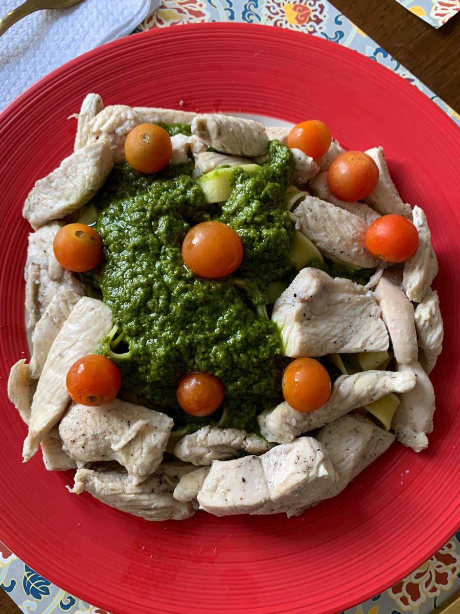 luisalejandrok9's tweet photo. Fettuccine al pesto con pollito y tomates cherry #sogood #yummie #delicious https://t.co/DqyQoVPLKA