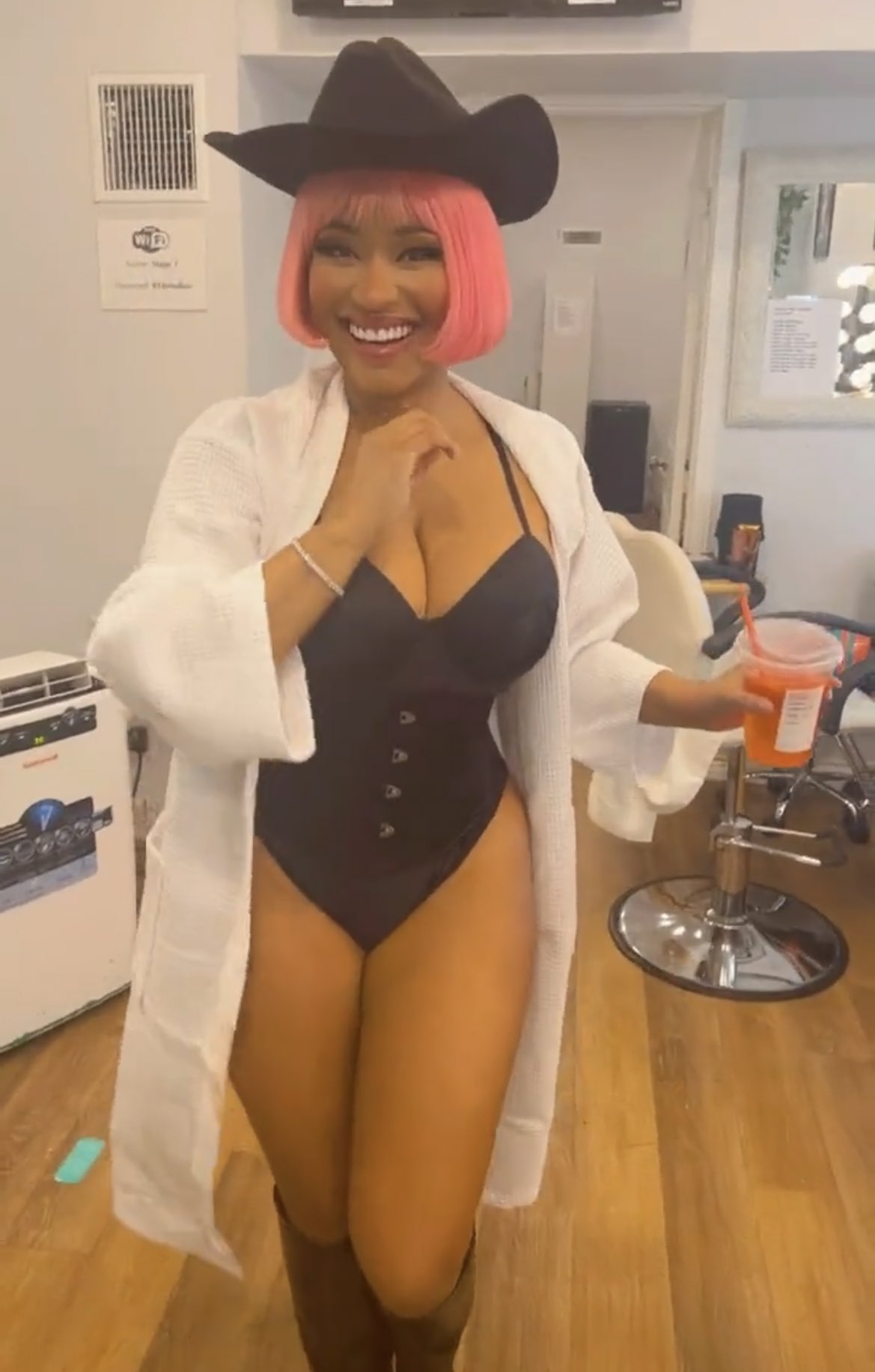 Pop Crave on X: "Nicki Minaj looks incredible in photos from a recently  shared video. 💕 https://t.co/Oin8nyfeEi" / X