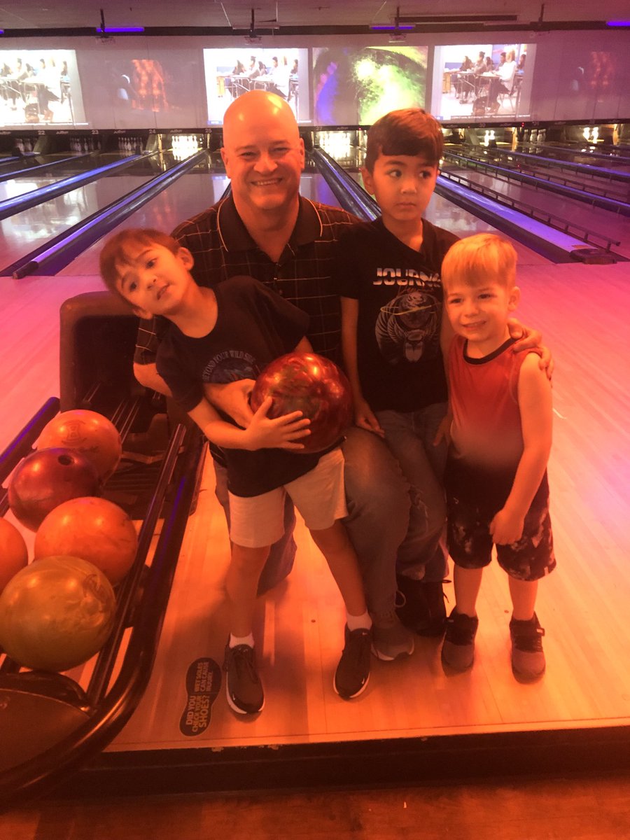 Mark Henry tweet media