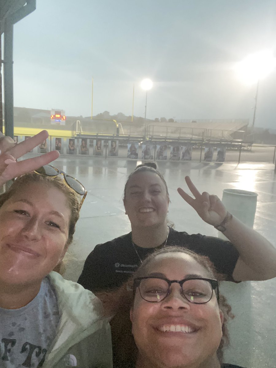 Here with @PHSC_SportsMed tonight during a rain delay 😅 get inside and stay safe and dry! @OHSportsMed #GiveEmHealth #PLSDProud