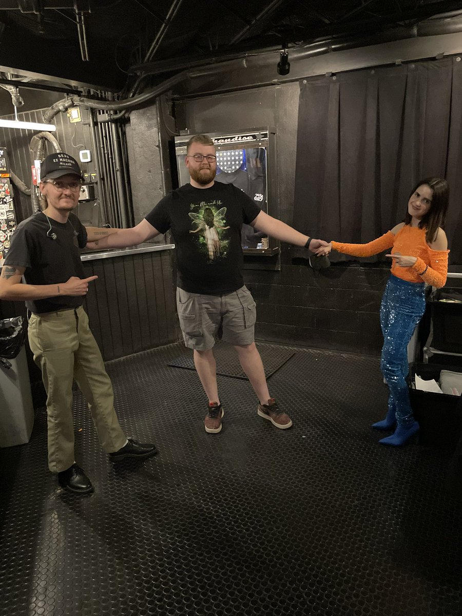 kgleason96's tweet photo. @lauramarano @MarkDMND Three cities three shows!! Couldn’t have asked for a better time!! A summer to remember😎 I am so grateful that I got to meet both of you and can’t wait for more shows in the future you guys are amazing people and really care about your fans.Finish strong! https://t.co/y7ioVdk3W6
