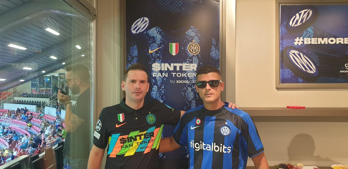 ale88cb's tweet photo. Ciao @SociosItalia 👋👋👋
Ed ecco la 2° parte del premio $INTER #leaderboard.
Skybox e warm up con il mio amico e compagno di @socios @KordAtlas⚫🔵
Adesso Partita ⚽️⚽️⚽️ e poi player parade😍😍😍
Grazie infinite🙏🙏🙏
#BeMoreThanAFan $CHZ https://t.co/idTyMO3V1J