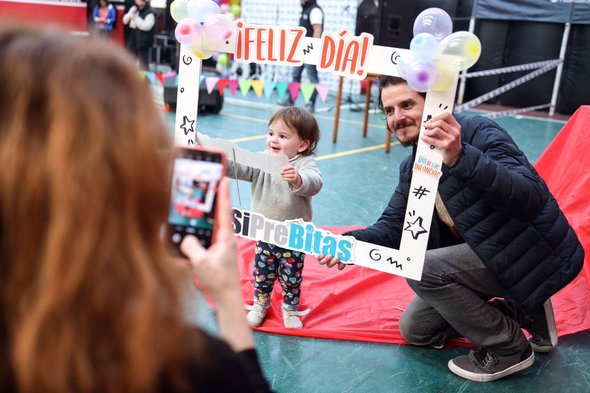 sipreba's tweet photo. ¡Nos estamos divirtiendo!
🎉 #LaFiestaDelSiPreBA🎈Edición #SiPreBitas

Celebramos el #DíadelasInfancias con una tarde de juegos, merienda y música en el Club Oeste 

👨🏻‍🎤¡A las 16hs arranca el show en vivo de @Bigolates!

#DíadelasInfancias
#SiPreBA2022 https://t.co/WbxvIlwMJ6