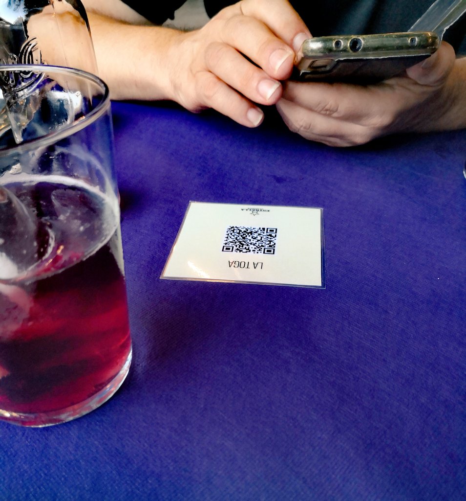 Fourty35's tweet photo. ¿Hasta cuando el castigo de los códigos QR para la carta? https://t.co/4QxogEK55w