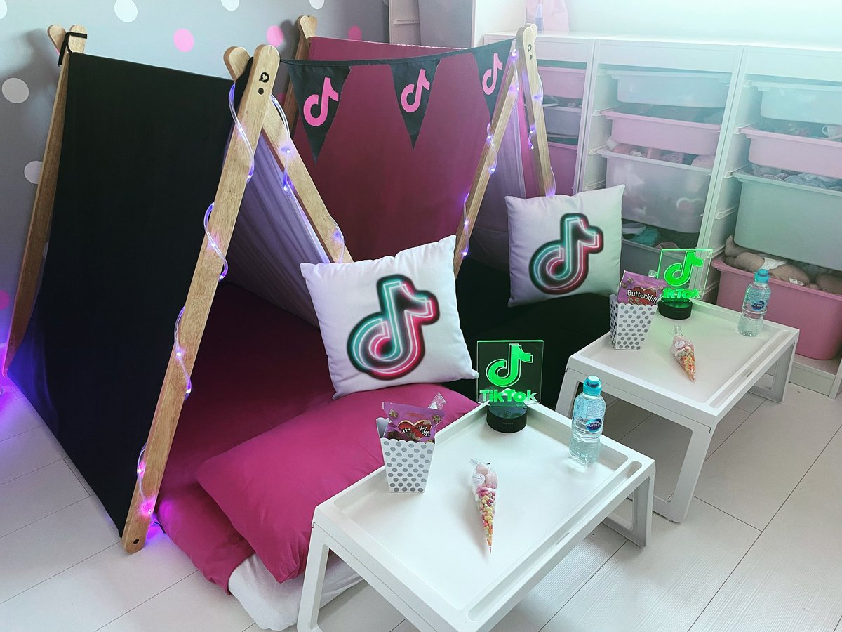 sleepoverstarzz's tweet photo. A Tiktok themed sleepover for 2 in Bishopbriggs today 🥰👭🏼📱

#sleepover #party #glasgow #bishopbriggs #tiktok https://t.co/QVvgMK3zOZ