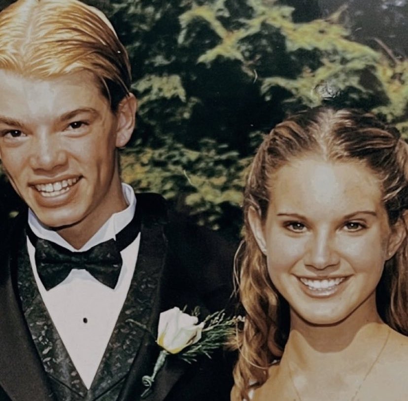 PopBase's tweet photo. Lana Del Rey shares her prom photos from 1998. https://t.co/QgFqH6zyDS