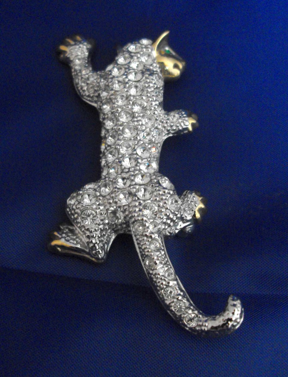 Diamante #Leopard #Brooch or Pin 

#Offers Welcome
#Free Shipping UK 🆓📦
#InspectAndCollect (safely)🔎😷 🚶‍

#CCUK4S 012698 #WDYT #eShopsUK #Noths #GiftIdeas #Vintage #Gifts #Shop #BuyVintage #Treasure #Tchotchke #MHHSBD #Green 
carterscollectablesuk.co.uk/Diamante-Leopa…