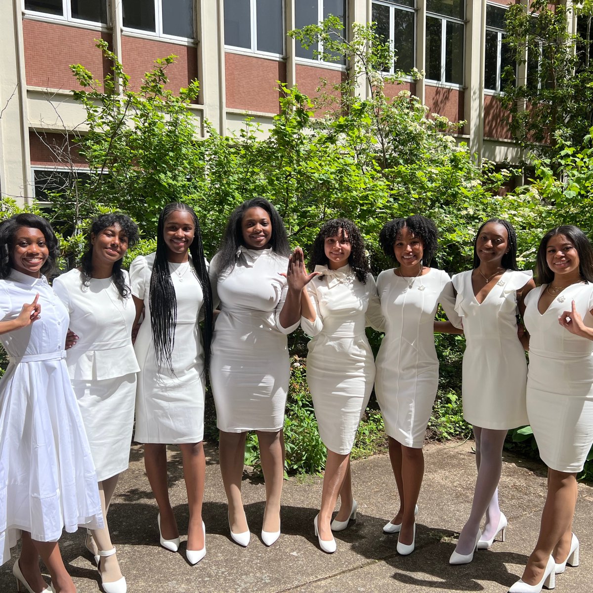 ⭐CHAPTER SPOTLIGHT⭐: @sigmadelta_akas 

"I am proud to be apart of The Sigma Delta chapter of Alpha Kappa Alpha Sorority, Inc. because we love to bring the community together and promote unity and friendship among college women."

#gobeavsgogreek #fraternityandsororitylife #osu