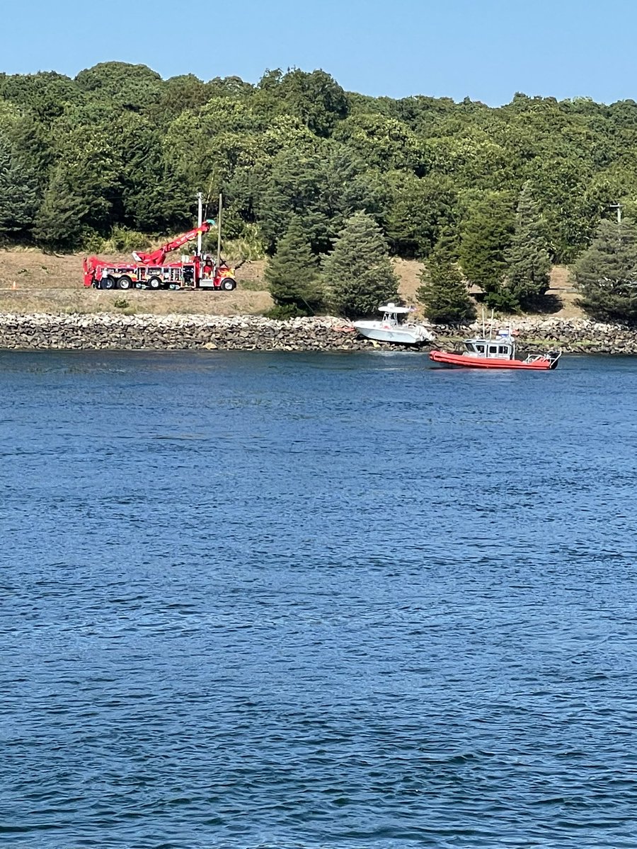 gmsheehan's tweet photo. Uh oh, Chad took dads boat on the canal and it DID NOT go well #Chadtucket #capecod https://t.co/7aH7Yx1wv6