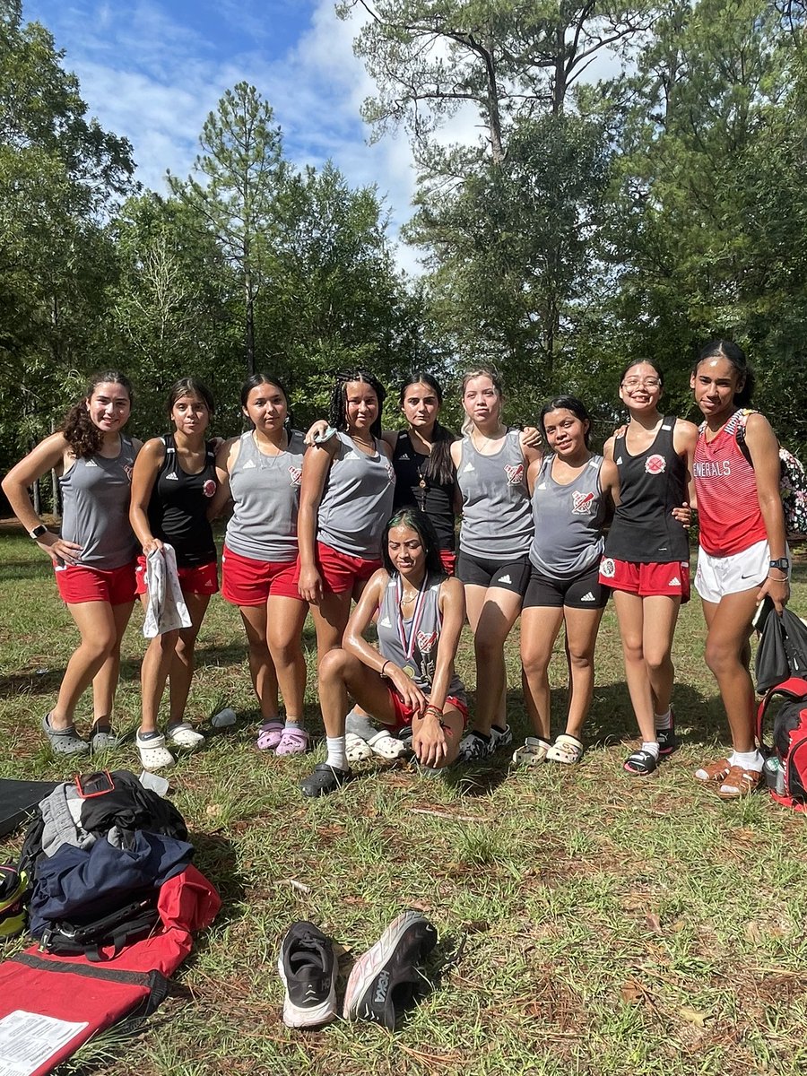 MacarthurXCTF's tweet image. Success doesn’t happen over night. All of those hot long grueling summer miles are now paying off. The General’s 2nd meet of this school year was one for the books. Nine individuals placed in the top 20!  #THEMACISBACK #MPND #XC