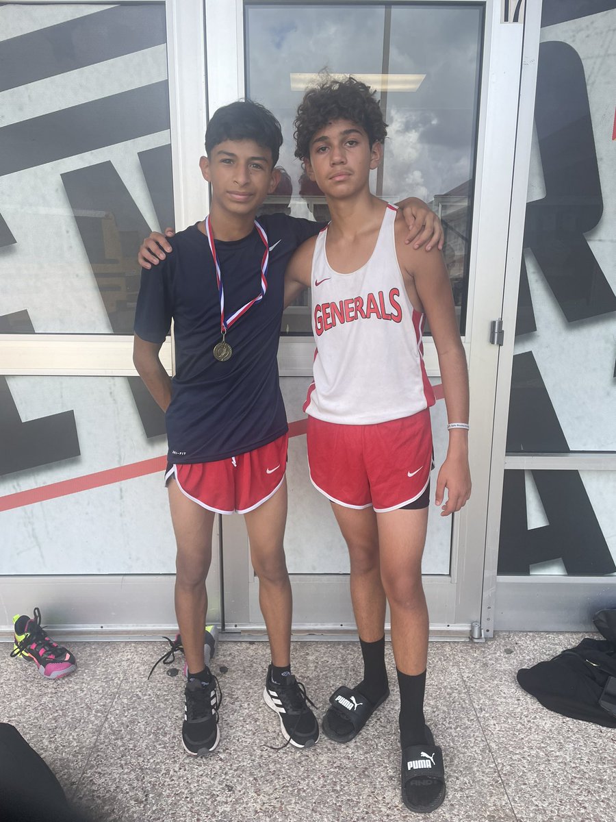 MacarthurXCTF's tweet image. Success doesn’t happen over night. All of those hot long grueling summer miles are now paying off. The General’s 2nd meet of this school year was one for the books. Nine individuals placed in the top 20!  #THEMACISBACK #MPND #XC