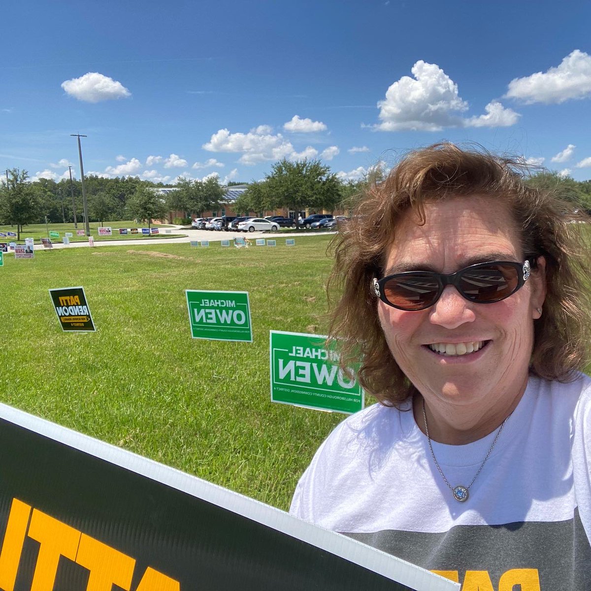VotePattiRendon's tweet photo. Enjoyed meeting everyone at Southshore Library today. Made waving and the heat worth it! ☀️ Please get out and Vote🗳 for Patti Rendon for School Board, District 4! #votepattirendon https://t.co/eqGWk0vXT9