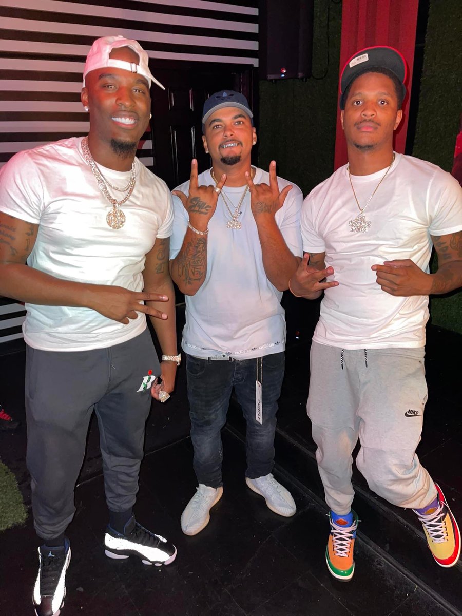 THECONNECTS816's tweet photo. Yo let’s show @HitmanHolla that we are wanting to see @JayDatGuy3 in that house at a chance to win that 100K by #RETWEETING this!!!! 💰

Also check out @JayDatGuy3 in his latest battle vs @xSirLean at #unity4 >>> https://t.co/1EeFSUKnkL https://t.co/k0XmcEaxAx