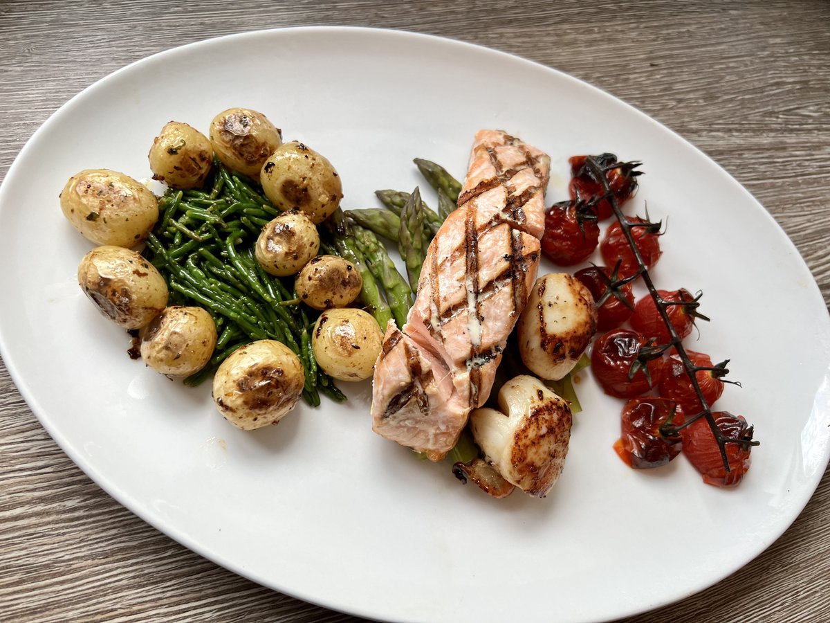 JJ 🏃♂️ (@mrjj82) on Twitter photo Starter: Sourdough crumb fish cake on a bed of rocket and homemade duck egg, garlic lemon & rapeseed oil mayo
Main: Oven baked salmon on asparagus…pan fried garlic, lemon scallops, baby potatoes, Samphire & roasted cherry tomatoes. All from local Doncaster Market. <a href="/TGFishmonger/">The Gentleman Fishmonger</a> Starter: Sourdough crumb fish cake on a bed of rocket and homemade duck egg, garlic lemon & rapeseed oil mayo
Main: Oven baked salmon on asparagus…pan fried garlic, lemon scallops, baby potatoes, Samphire & roasted cherry tomatoes. All from local Doncaster Market. <a href="/TGFishmonger/">The Gentleman Fishmonger</a>
