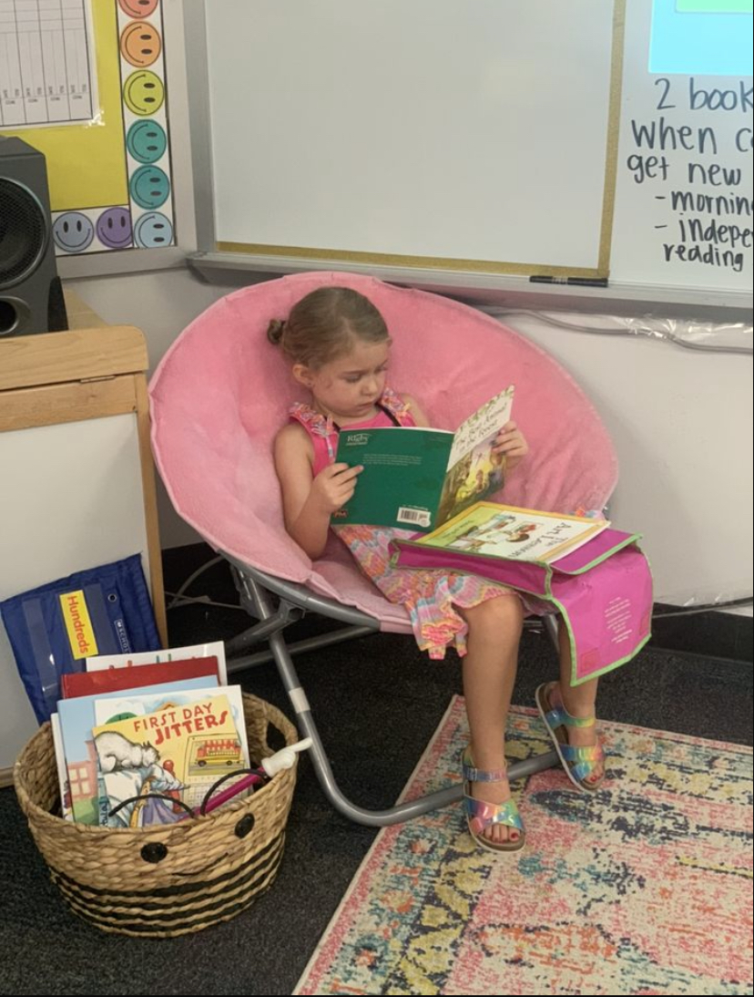 ReavesBees's tweet photo. Diving into books for independent reading week one. @ConroeISD #ReavesBees #elementaryreading https://t.co/D7p0SiyFB9