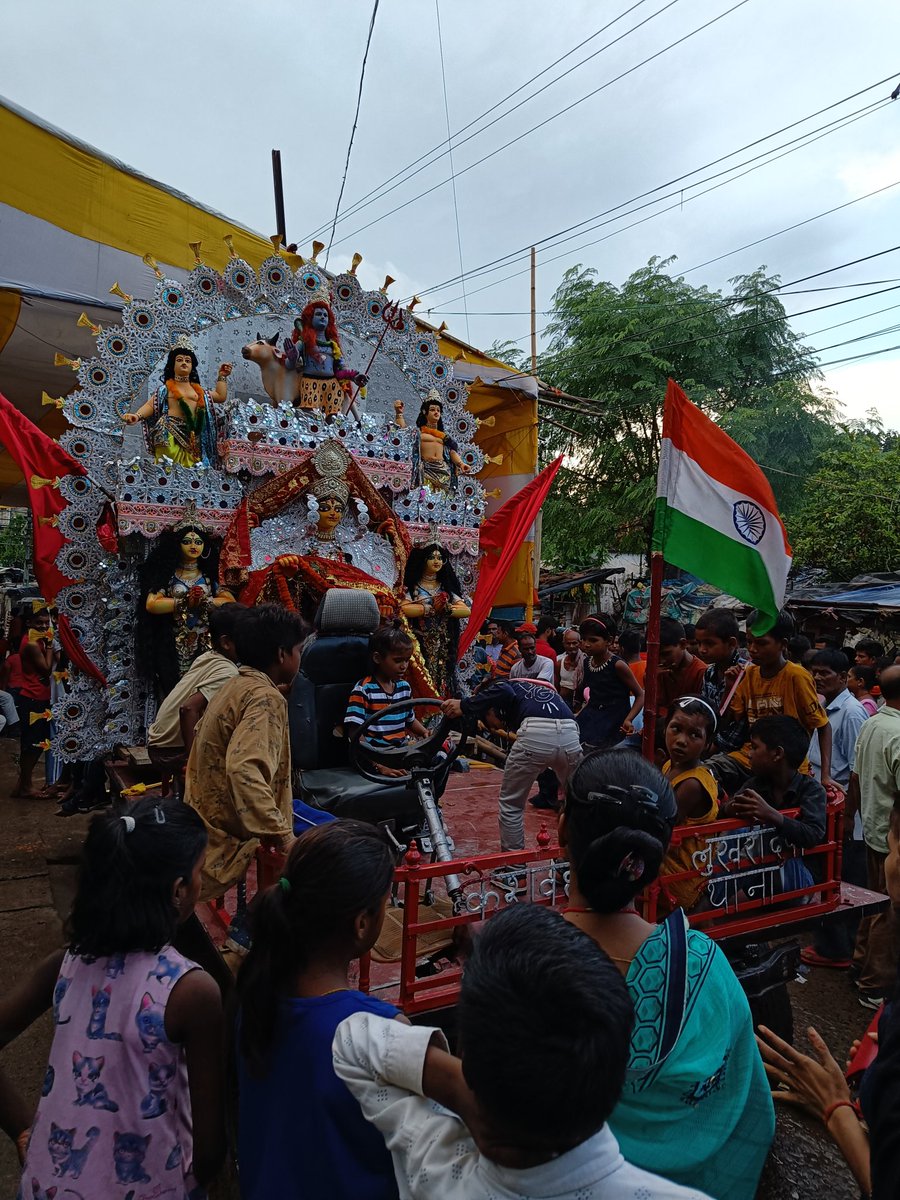 bgpourpride's tweet photo. अंगऽर अधिष्ठात्री भगबती मनसा'र बिदाई बेला'र कुछु छबि। 
बिहुला-बिषह���ी महापूजार होलै समापन।
धूम धाम सं गोटा अंग प्रदेश मं होलै अनुष्ठान।
अंगिका लोकगीत, धुपची नाच आरो मंजूषा सं होलै भक्तिमय।
#मनसा_पूजा #mansapuja #behula #bhagalpur #Bihar https://t.co/Mv9FJnTzJP
