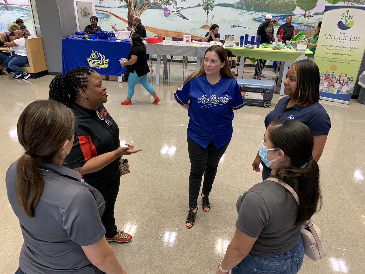 Principal Huddle at our <a href="/FurrHS/">Furr High School</a> back to school bash. Thank you all for the support! 

<a href="/HollandHISD/">Holland Middle School</a> <a href="/Robinson_HISD/">Robinson Elementary</a> <a href="/HisdOates/">Oates_HISD</a> <a href="/RPHarris_/">RP HARRIS ELEMENTARY</a> 
#partnerships #collaboration