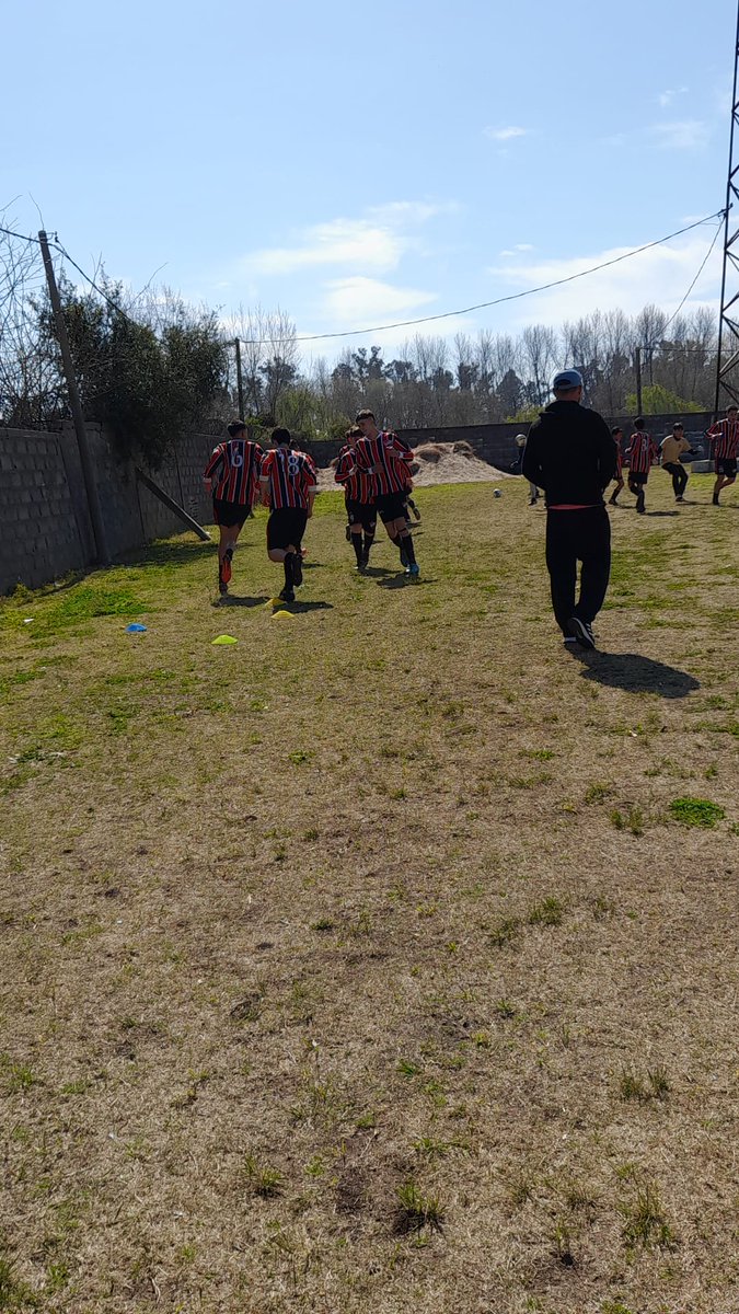 barracasdolores's tweet photo. #Sub15 Final en el Lavalleja GANÓ BARRACAS!!! Primer triunfo del Apertura para los pibes. Premio a la constancia. Fue 1-0 ante #Danubio con gol de Iván Cañón Padilla.
En la próxima recibimos a #LaVillaFC
🔴⚪⚫ https://t.co/knCTQsyDaF