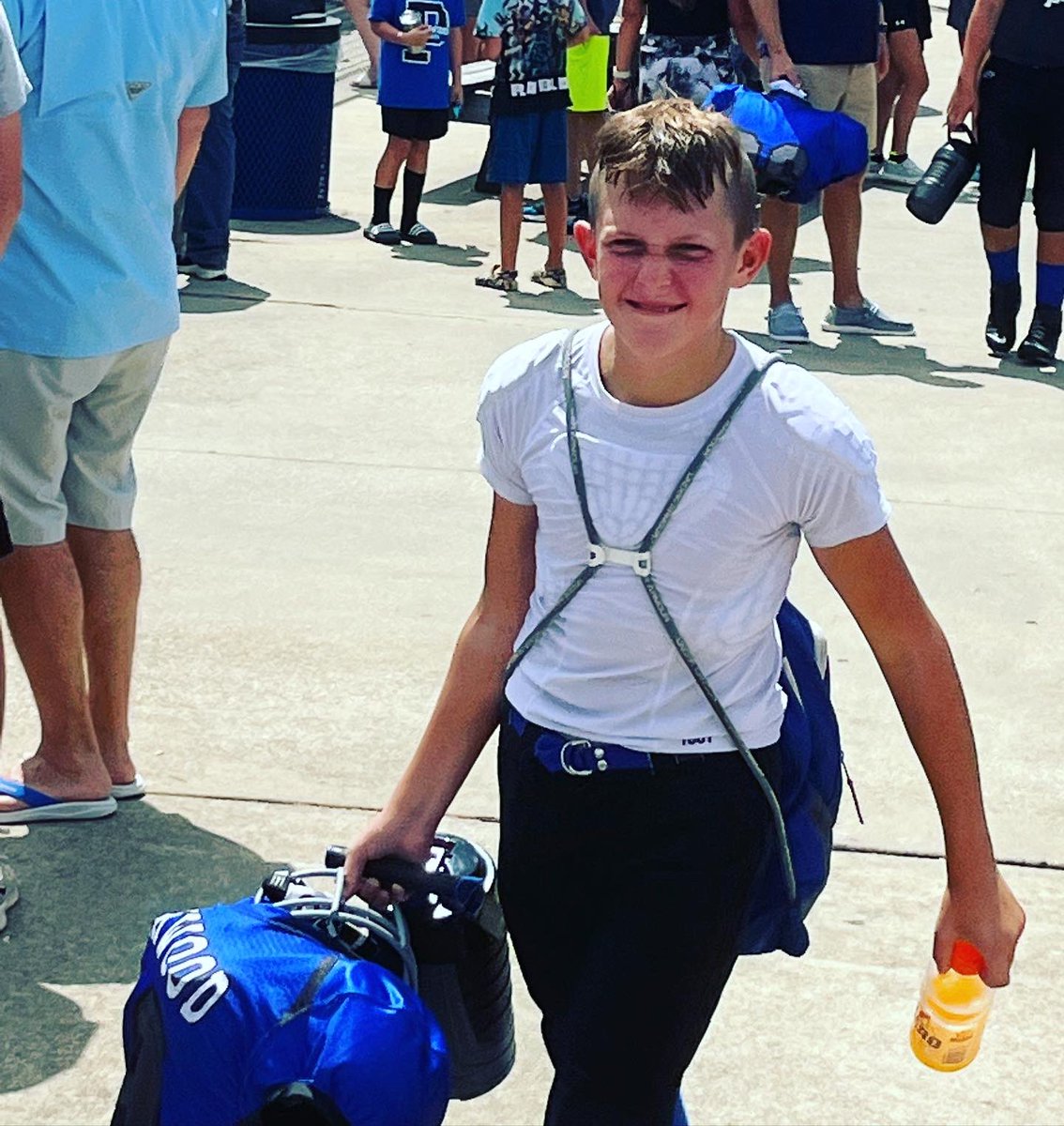 Erinnwith2Ns's tweet image. Takedown in Roughedge today at high noon!!💪🏻 PARKWOOD beats rival Cutty in season opener! Total team effort! Well done, boys! 🏈🔵⚫️ #Family #1Pack1Family #RoughedgeRaised