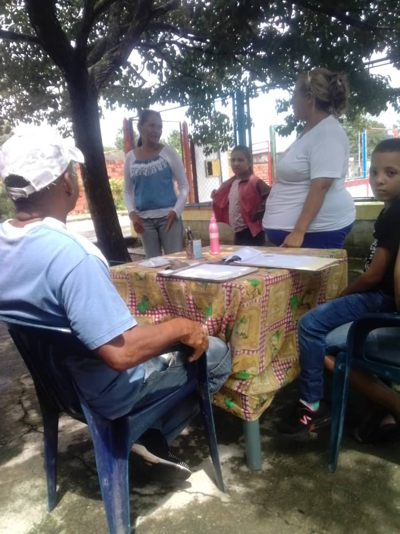 Con alegría damos inicio a la fiesta de renovación de las bases de nuestro partido <a href="/Psuv_SimonPlana/">Psuv Simón Planas Oficial</a>  en cada una de las comunidades <a href="/dcabellor/">Diosdado Cabello R</a> @Clap_Nacional <a href="/CLAPLaraOficia1/">CLAP Lara Oficial</a> <a href="/ComunaElMaizal/">Comuna El Maizal</a> #OrganizarUnirSumar #SoyComunicadorClap