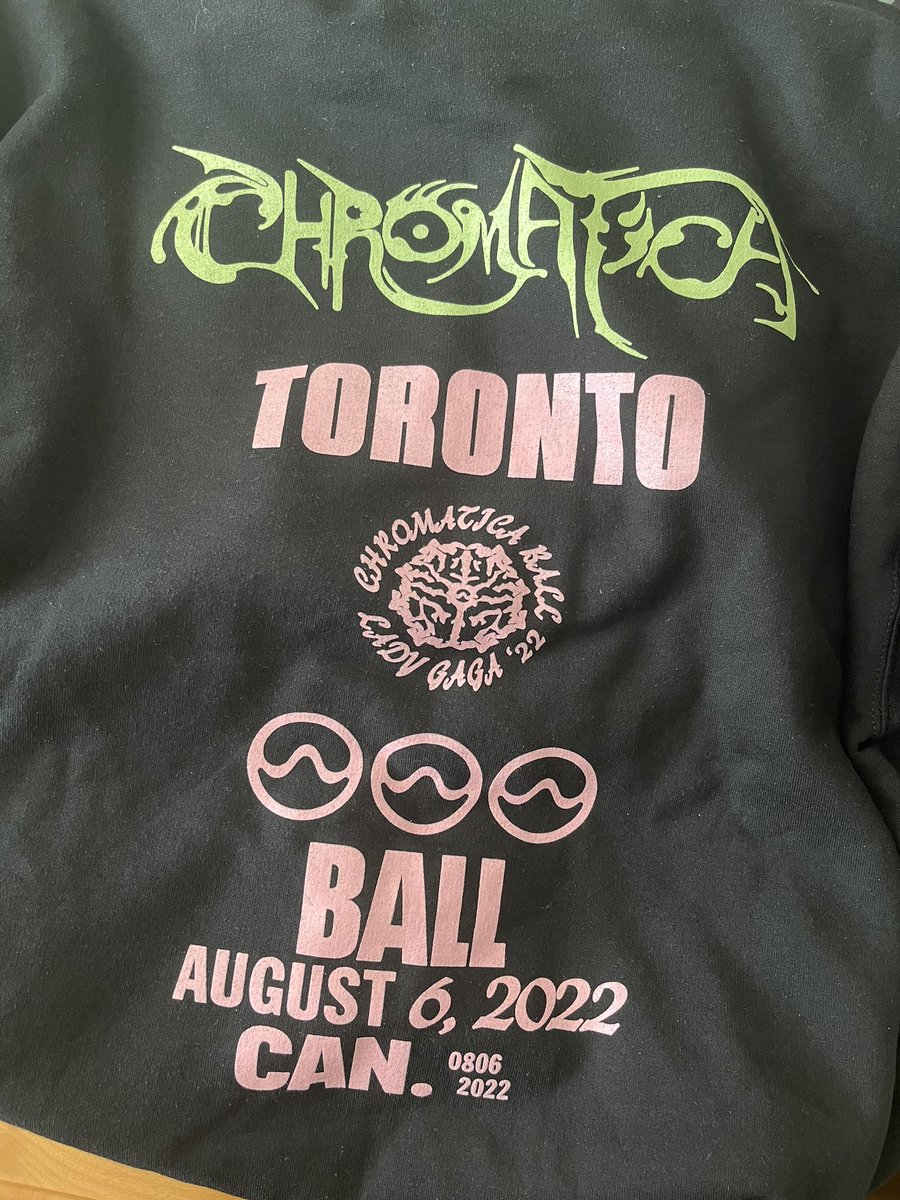 StageySarah's tweet photo. 6.#CHROMATICABallToronto This is very Joker-y palette. Also very Wicked the Musical so it scores highly. https://t.co/td2CFAdzZw