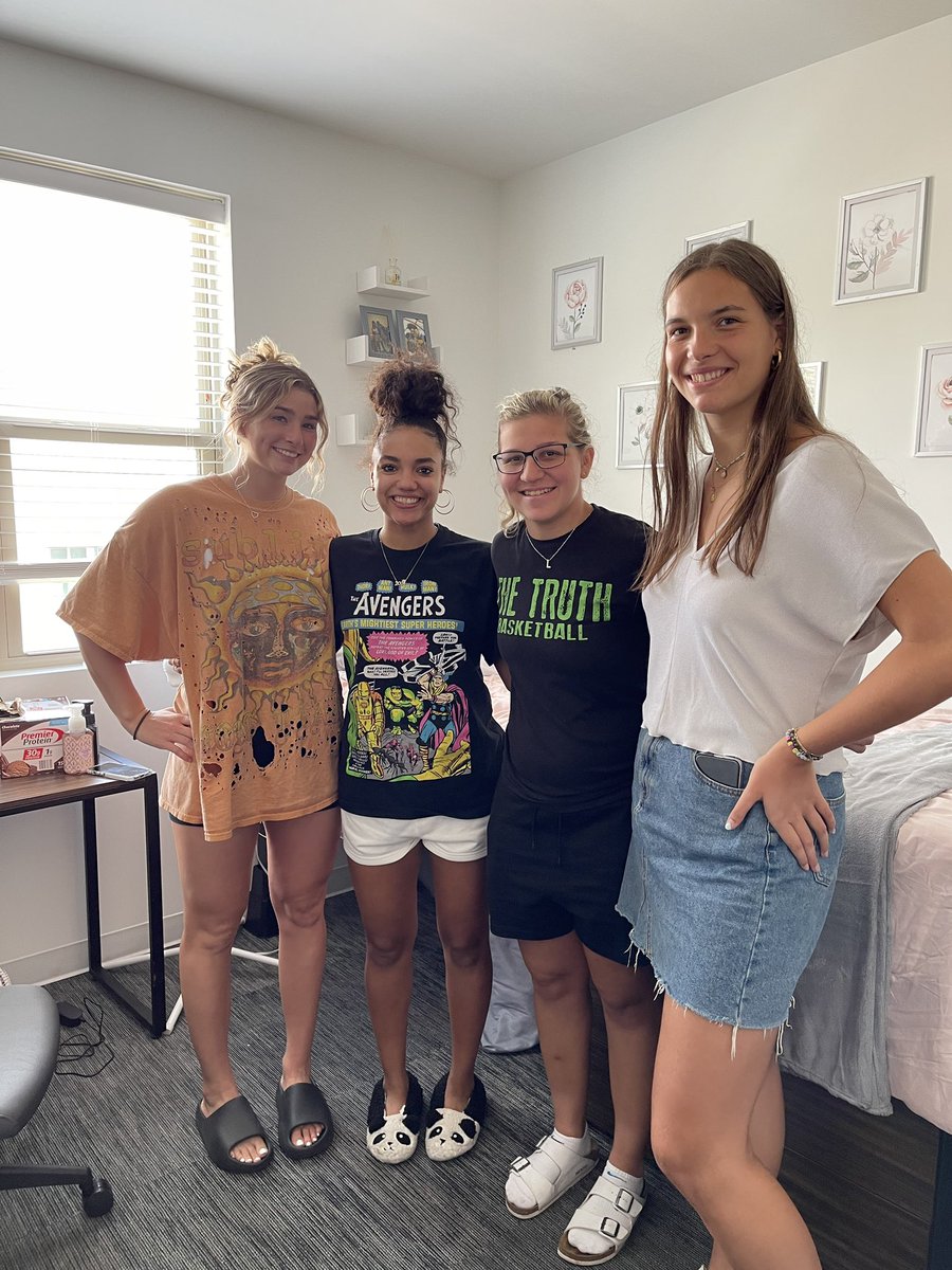 We’re excited to have 4 new faces all moved in and ready for a great school year and season 📚🏀

#ForTheAces x #PlayToWin
