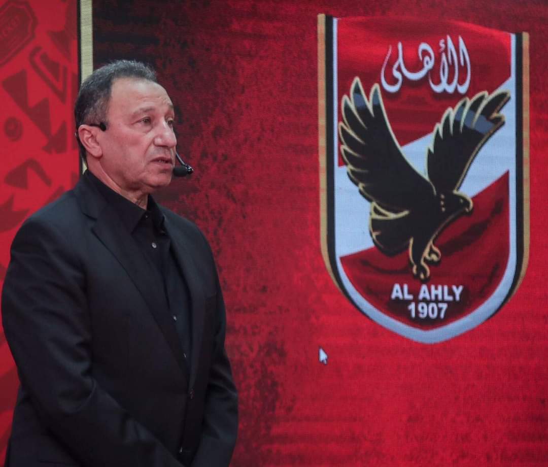 من يوم م وعيت علي الكوره و عرفت حاجه اسمها كابتن محمود الخطيب و عمري م سمعت منك غير كلام محترم و مهذب دا بيدل علي اخلاق عاليه و احترام حتي لخصمك قبل م يبقي لمحبيك  انت مثل اعلي لكل واحد بيحب الكوره و التنافس الشريف في زمن قل فيه  ❤️❤️ الشرف
#الخطيب_محبوب_الجماهير