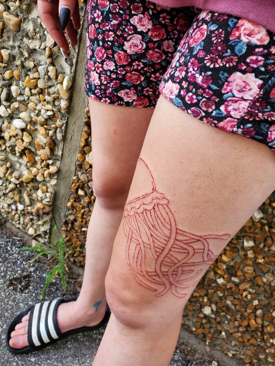 The_BlueLady's tweet photo. Another day another Blood line down. Let me practice on you and you can experience the fun sensation of tattooing without the commitment issues of permanency #art #ink #inked #tat #tattoo #sketch #draw #artost #jellyfish #apprenticeship #apprenticeships https://t.co/8fkjpx8jbh