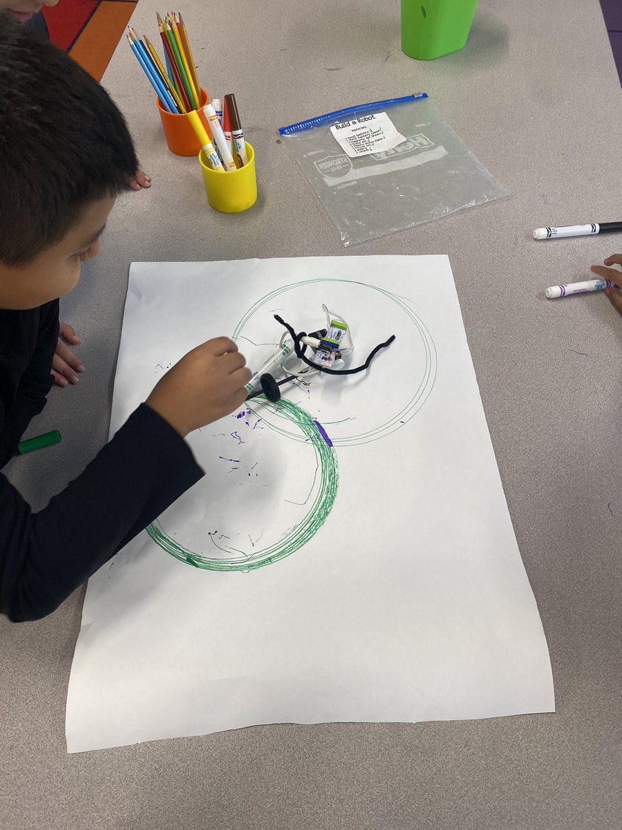 KellyJCarey's tweet photo. Fourth graders building robots to create art. #tessteam @littleBits The excitement when they figure it out is my absolute favorite! https://t.co/BqGeoixrFJ