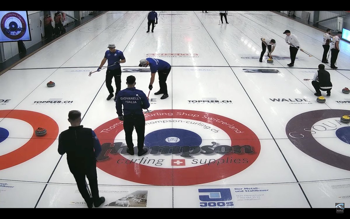 ciaomichaella's tweet image. Similar to when Team Retornaz had Simone Gonin at lead, Mattia throws lead stones &amp;amp; holds the broom when Joel throws his rocks. When you&apos;ve got the powerful sweeping duo of Sebastiano &amp;amp; Amos, you don&apos;t mess w/ it. #curling #BadenMasters
