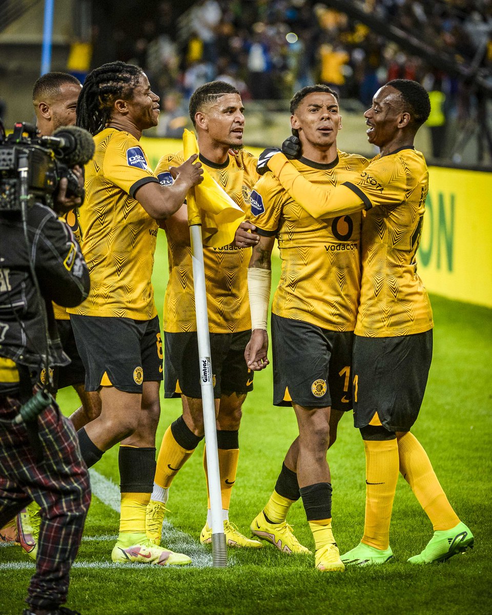 KaizerChiefs's tweet image. 90 + 4’| #KC 1 : 0 #RB

Full time score: (Solomons. pen 62) Kaizer Chiefs 1 : 0 Richards Bay  

#Amakhosi4Life #DStvPrem #KCFreshRevival