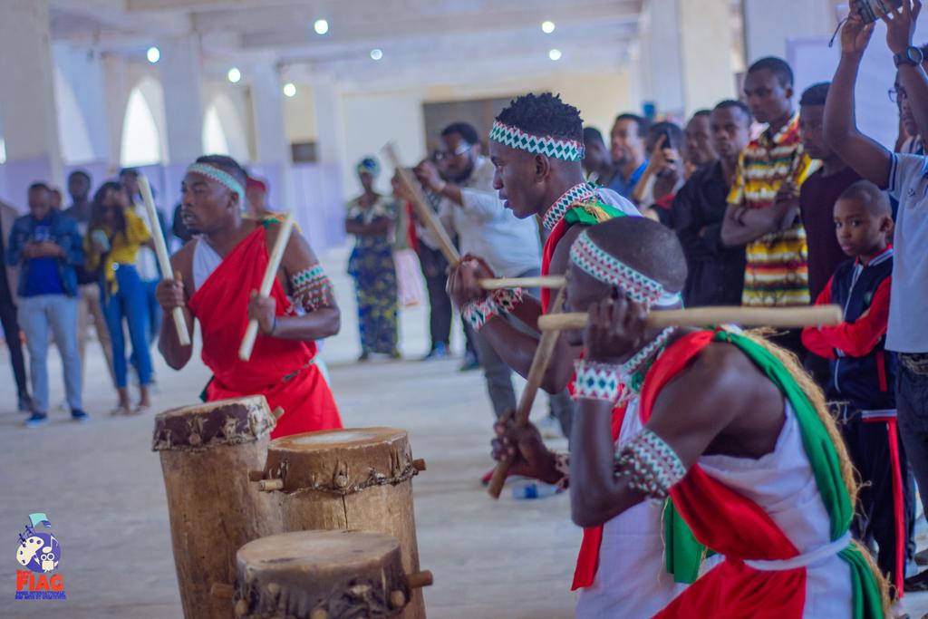 FiacBukavu's tweet photo. Des prestations traditionnelle (tambour #burundi et mixte #congolais) avant une prestation acrobatique sous une grande admiration des invités.

@GouvSudkivu @minculturap_rdc @mincotim https://t.co/9miZ3NhuPv