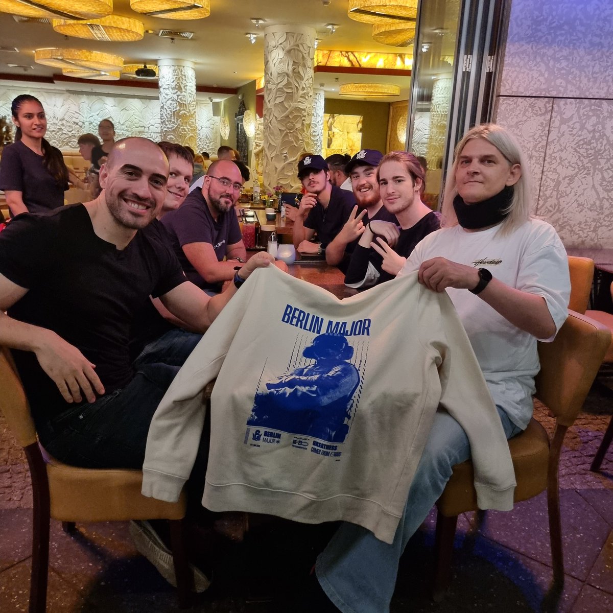 Maj0rRabbit's tweet image. First the work then the pleasure
#SixMajorBerlin League Ops the night before the final match tomorrow @Rogue vs. @FaZeClan