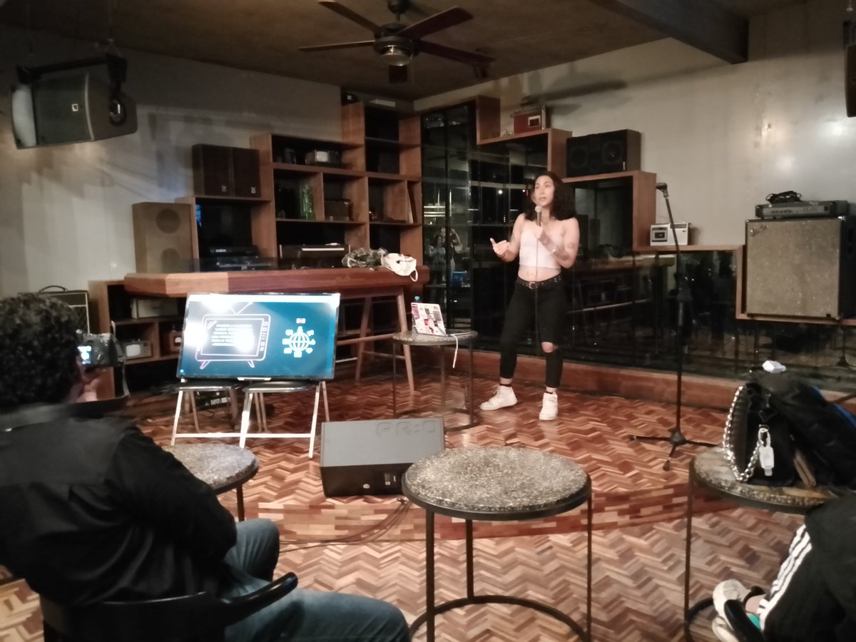 cryptoconexion's tweet photo. Ahora estamos en el Workshop sobre el Hackaton para Creativas de @herdaolatam cómo parte de la agenda del segundo día de @NFTMX__ .
#onPolygon #herdao #nftmx #NFTCommunity https://t.co/8aIyTDhps6