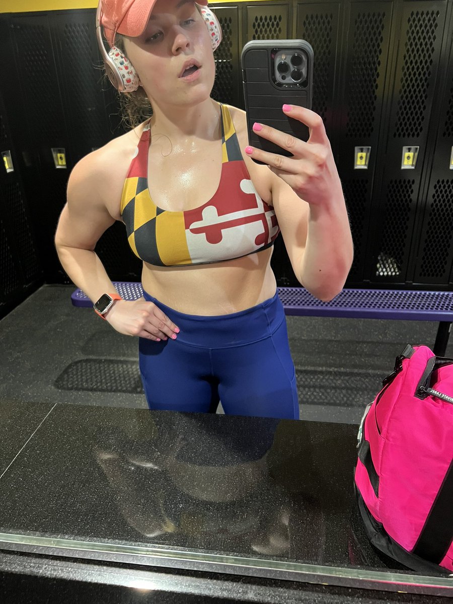 WWELadyRefJess's tweet photo. Montreal ✈️ the gym to do the work 💪🏻
Not a bad lift for 4 hours of sleep. 
Set off the lunk alarm 🤷🏼‍♀️ 
Keep on working https://t.co/e4DcxU7PF7