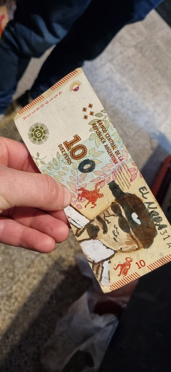 0800Chriss's tweet photo. Cada uno paga con lo que quiere #Argentinapapa https://t.co/aiiHSXmwAa