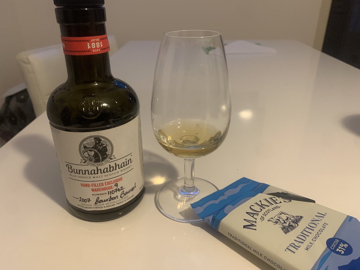 Saturday night treats ⁦<a href="/Bunnahabhain/">Bunnahabhain Distillery</a>⁩ ⁦<a href="/mackiesscotland/">Mackie's Of Scotland</a>⁩ . Great combination after a stressful day. You got to love Scotland and it’s produce ⁦<a href="/VisitScotland/">VisitScotland</a>⁩