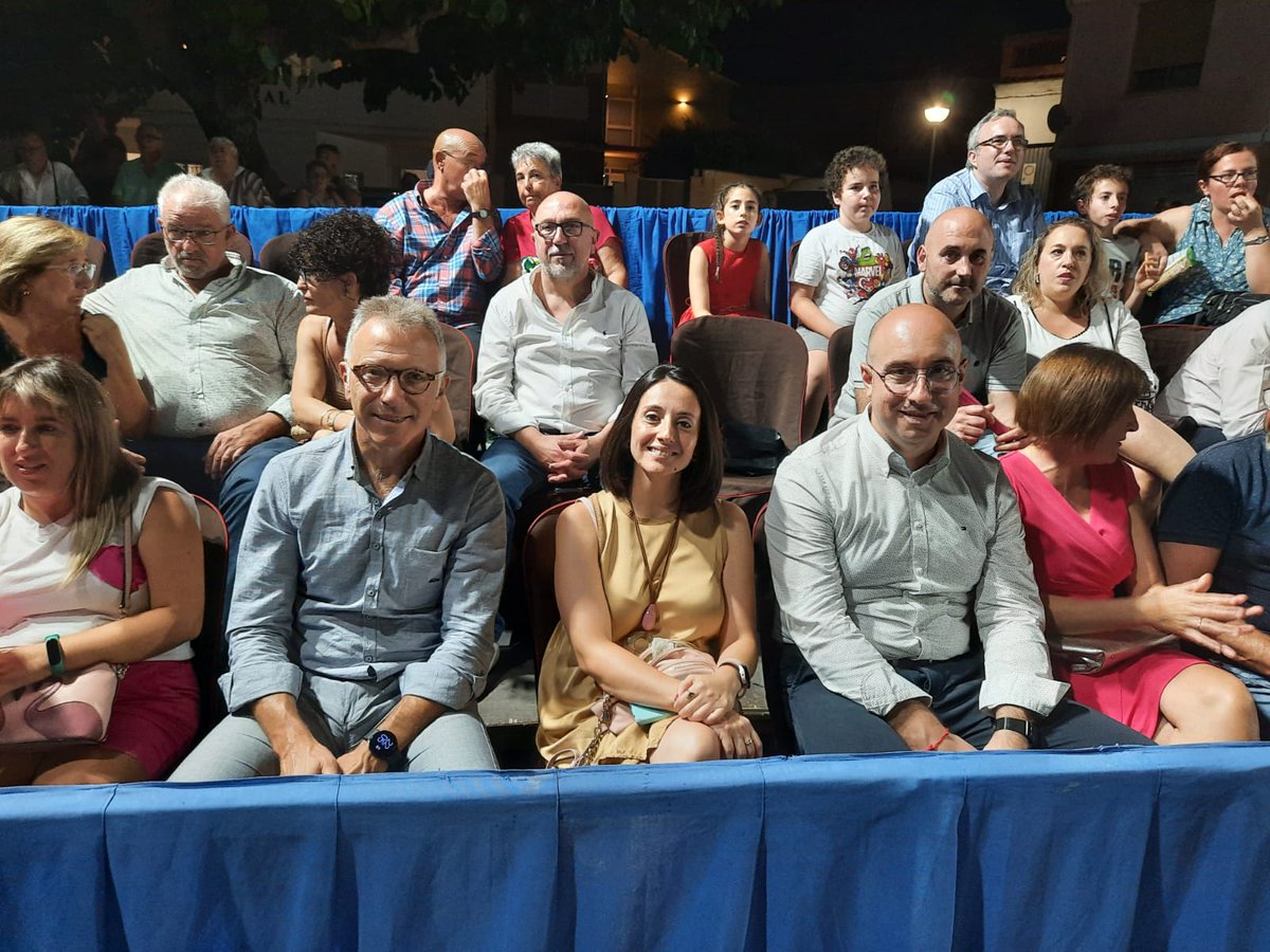 GVAMediAmbient's tweet photo. ✝️☪️ 🌙 La consellera @Rebeca_Torro assisteix a l'entrada de Moros i Cristians d'#Alfarrasí junt amb l'alcalde d'@Ajunt_Alfarrasi, @FedeAlfa

🎼 #TerradeFestes 
🎊 #FestesAlfarrasí2022 https://t.co/cntSlTcdMQ