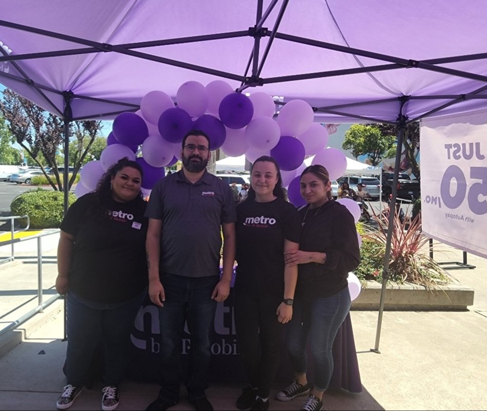 Saturday Back To School Event with Unlimited R Us! <a href="/JamesLeeWW/">James Lee</a> @pete_villalba <a href="/cemelton23/">Carmen Melton</a> <a href="/_nmontalban/">Nicole Montalban</a> <a href="/Ariel_Aragon1/">Ariel Aragon</a> @miguel_tmobile <a href="/CoachBookt3/">Booker Perry III</a>