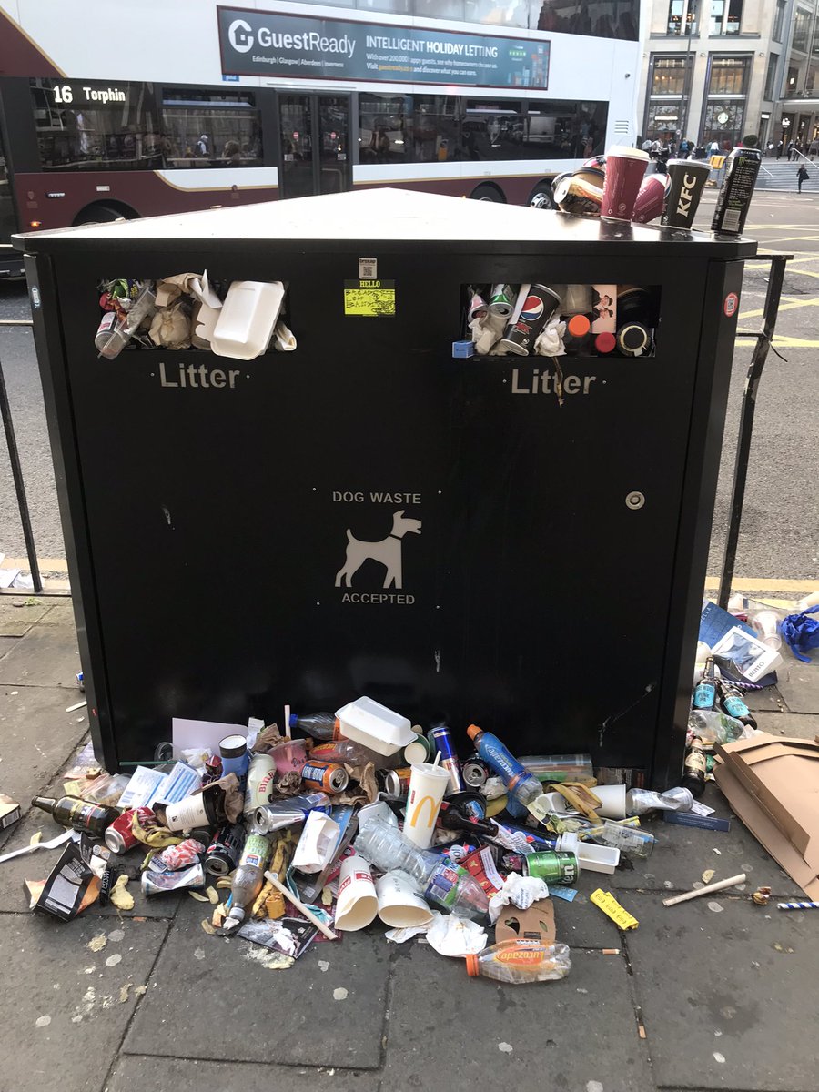 _lastic's tweet photo. @edfringe #rubbish #Councillors what’s happening? Never seen the streets looking so bad in 30 years of coming to the festival. https://t.co/GqEdxEWIVA