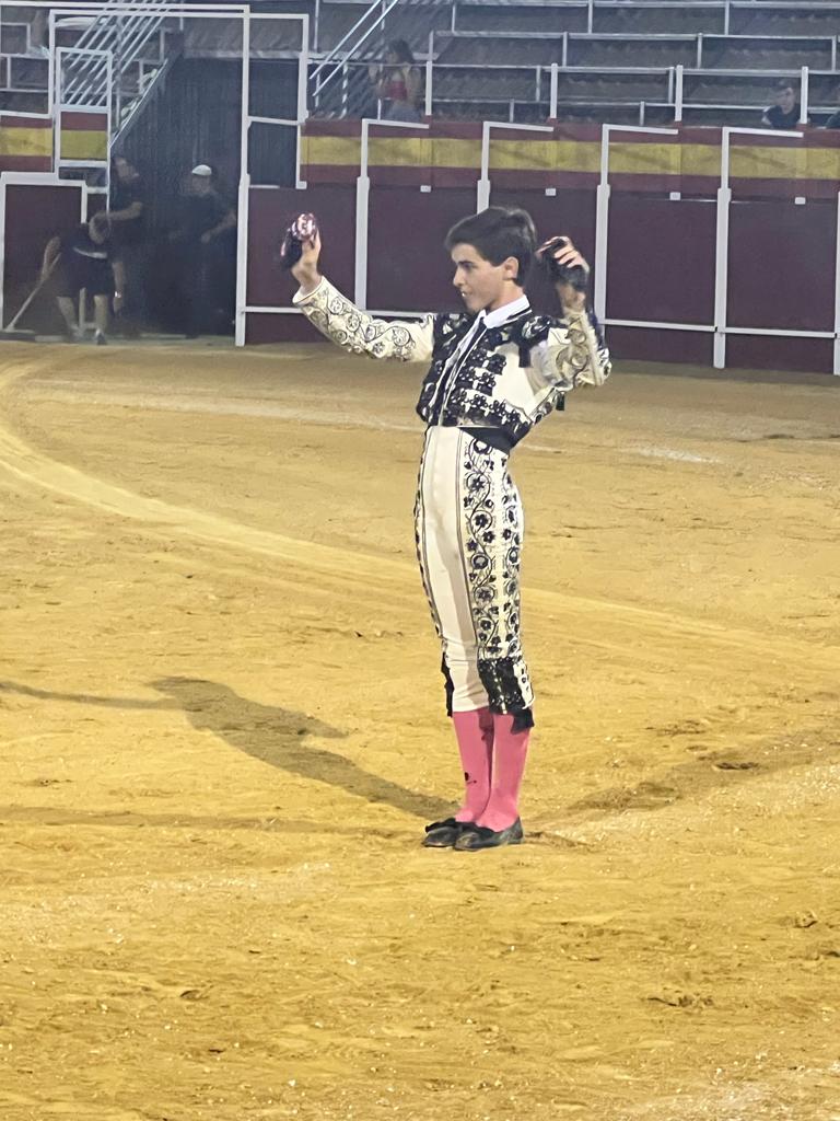 Dos orejas para Manuel Román en Peal de Becerro(Jaén).