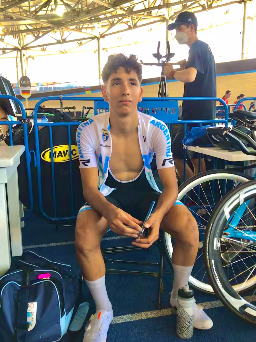 eliitocha's tweet photo. Día 1 en Tel Aviv, Israel 🇮🇱🌈
-
-3 días para el sueño, Mundial de pista juniors ❤️
-
Las 4 fotos más lindas del comienzo de la aventura✊🏽 https://t.co/j6FHXBrckG