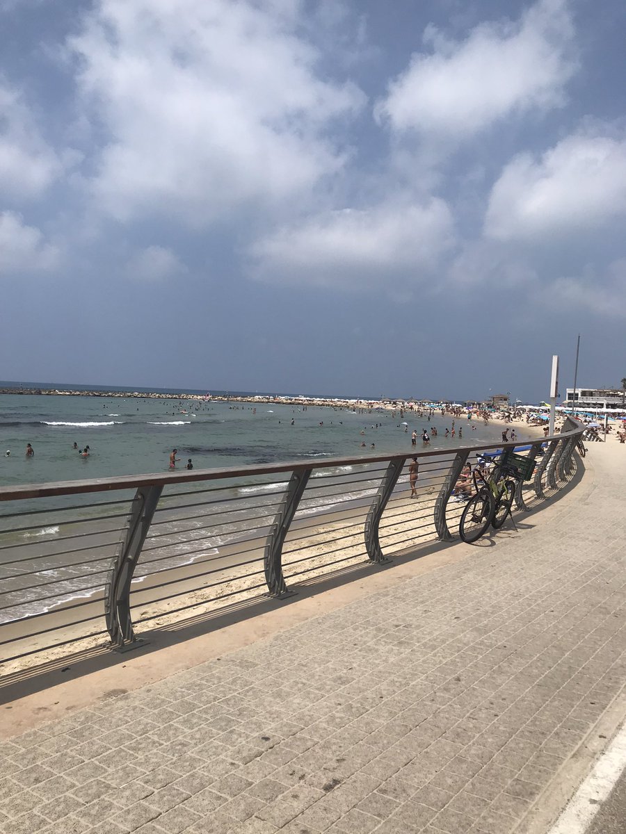 Día 1 en Tel Aviv, Israel 🇮🇱🌈
-
-3 días para el sueño, Mundial de pista juniors ❤️
-
Las 4 fotos más lindas del comienzo de la aventura✊🏽