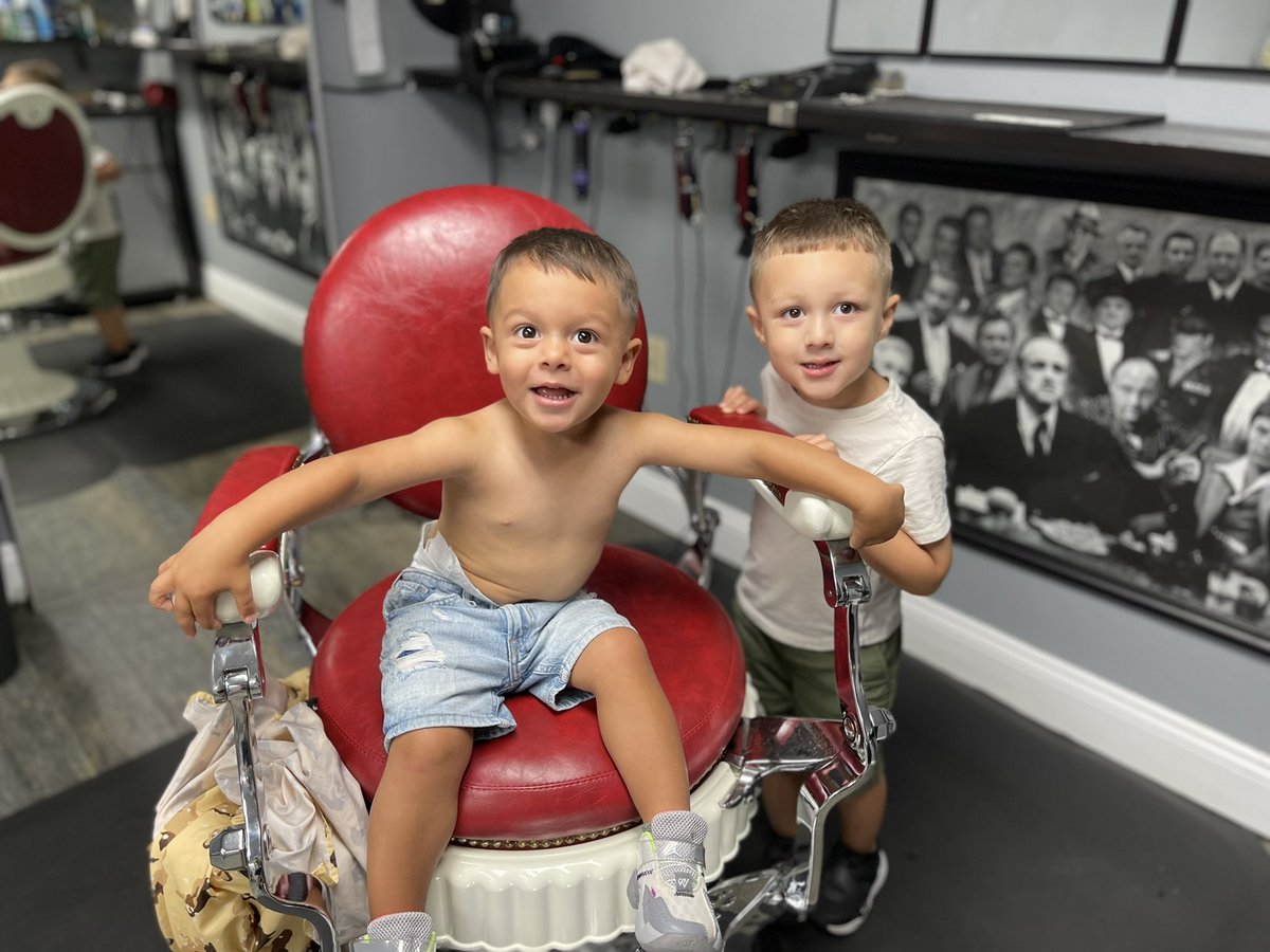 Adam_DiMichele's tweet photo. The best barber in the Burgh took care of the family today!! Thanks bro! 💈✂️

Appreciate you!! https://t.co/cHIGx0Kwfy