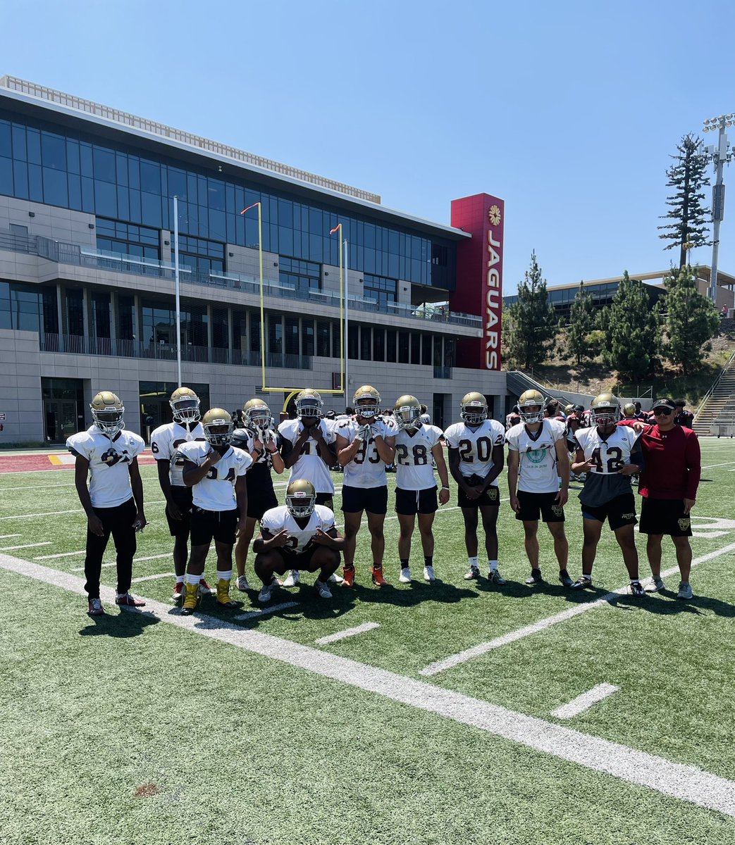 CoachVarelaIII's tweet photo. Another great week of camp. Love my profession but most importantly this team, culture and my guys! #runningbacks https://t.co/rNUE50XvZi