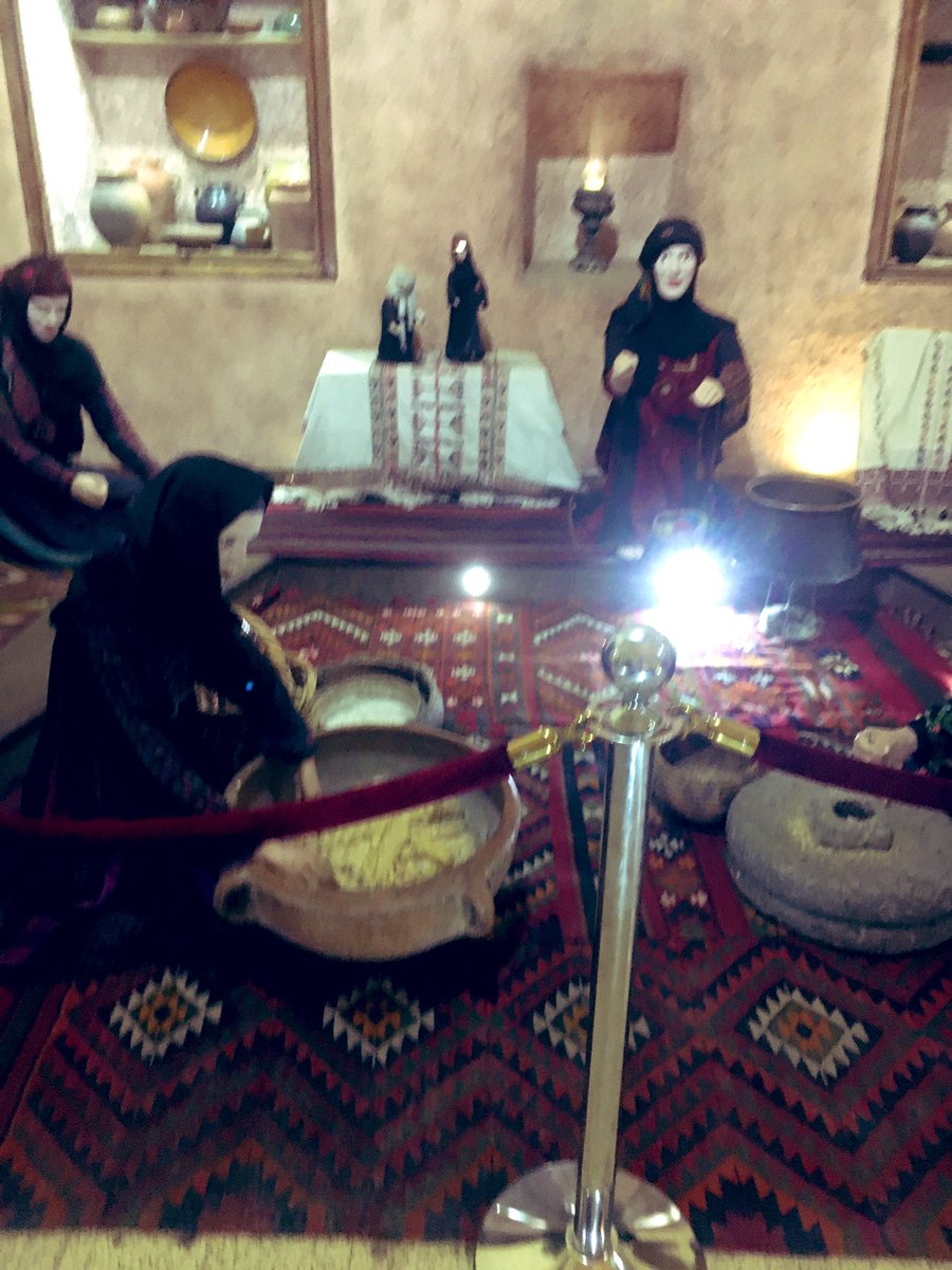 جولتي عصر اليوم للمتحف الاردني و المدرج الروماني و المسجد الحسيني وسط البلد - عمّان - الاردن - اجواء رائعه العصر والاجمل التنوع الثقافي و الزوار من مختلف الجنسيات